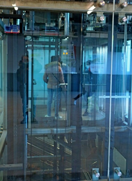 Ascenseur Gare du nord bis.jpg