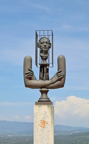 Statue marquis de Sade - Lacoste 2.jpg